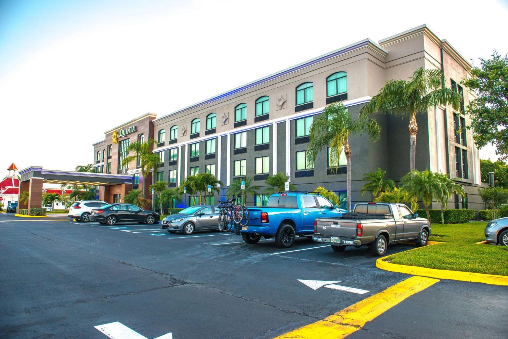 La Quinta By Wyndham Clearwater South Hotel Exterior photo