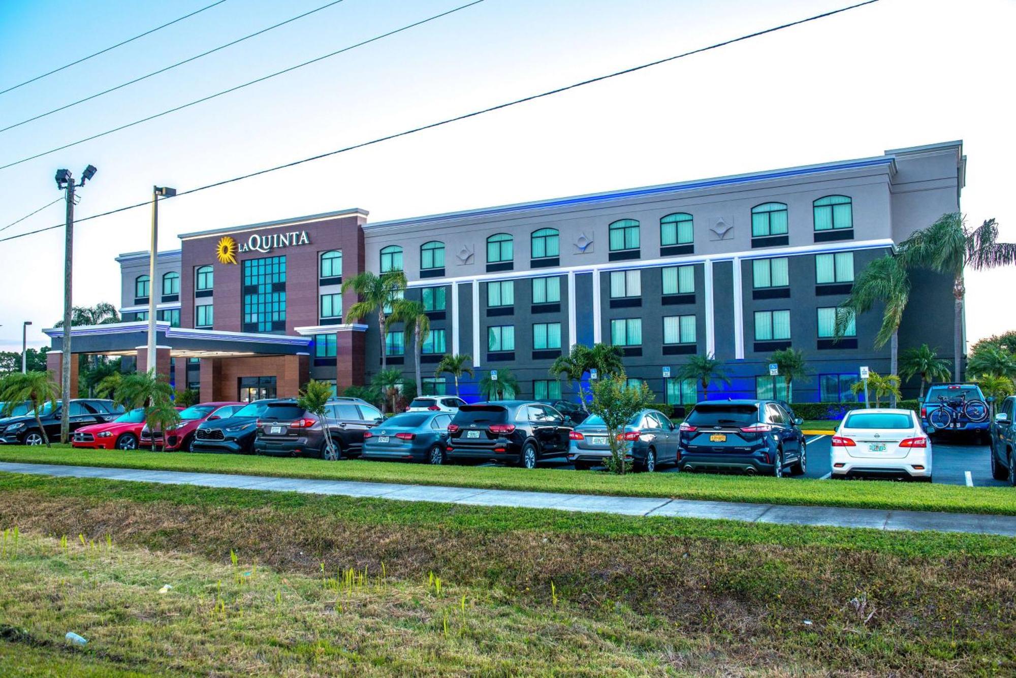 La Quinta By Wyndham Clearwater South Hotel Exterior photo